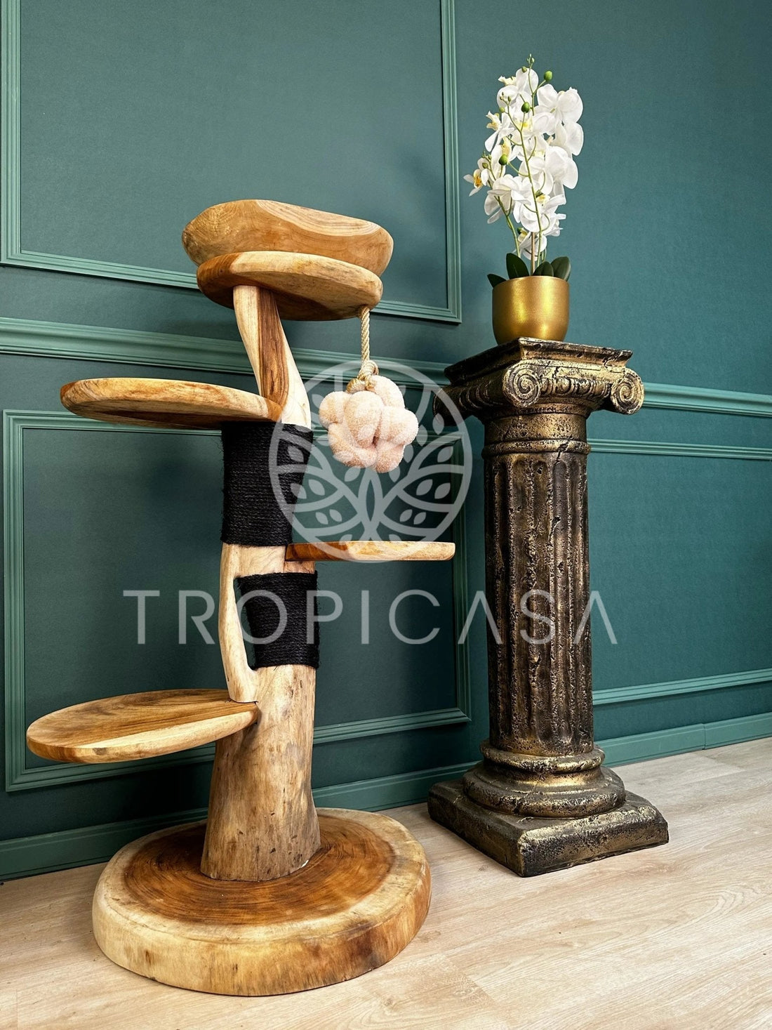 Complete Suar Houten Krabpaal met Zwart Krabtouw, Schaal & Speeltje – 105 cm Hoog | Handgemaakt - TropiCasa.nl